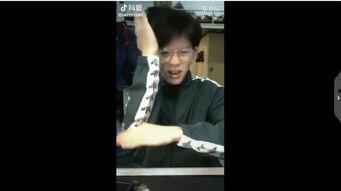 抖音男网红视频吃瓜,瓜界新秀横空出世！