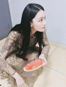 网红吃瓜换衣服图片大全,时尚与趣味并存的美图大赏